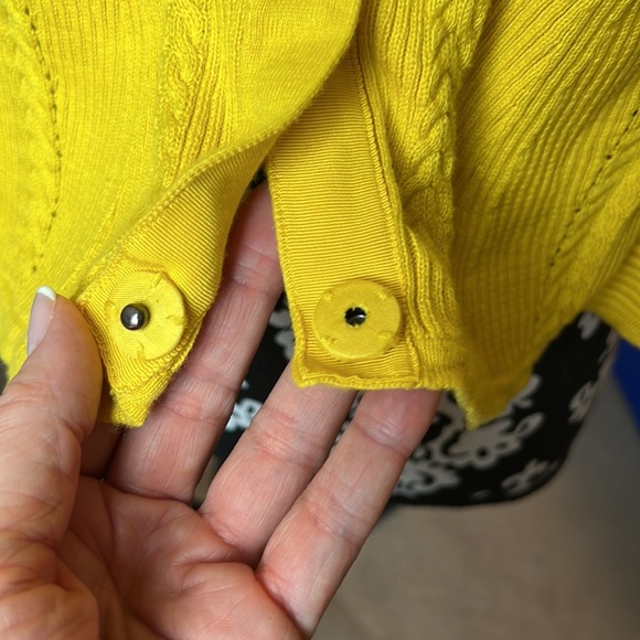 Cabi Sunny Sweater (style 5637) - Picture 6 of 10